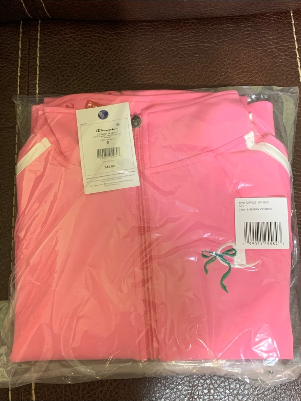Champion NWT’s women’s size small super soft sweatshirt